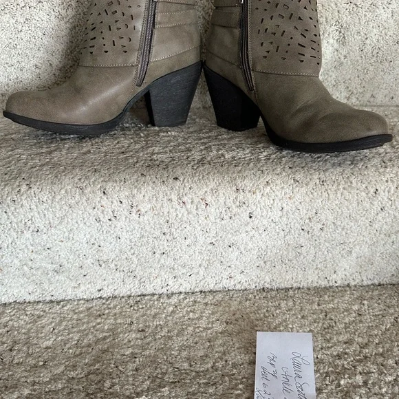 Laura Scott Boots - Picture 4 of 6